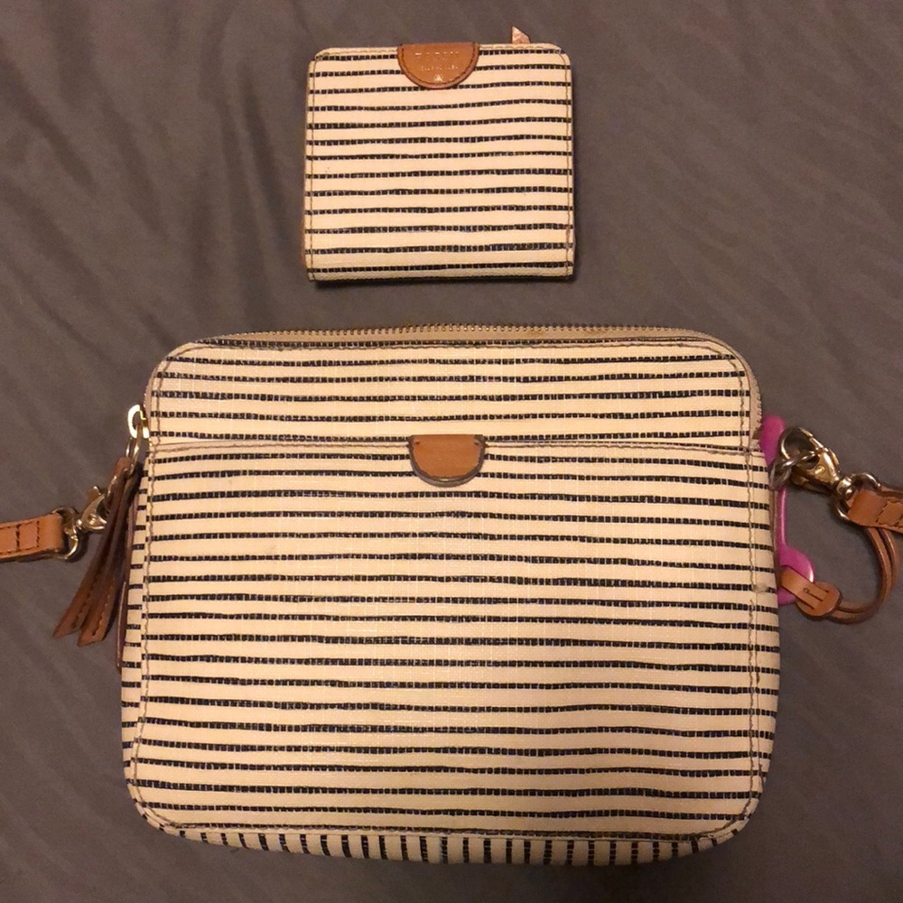 150$ FOSSIL purse and matching wallet.
